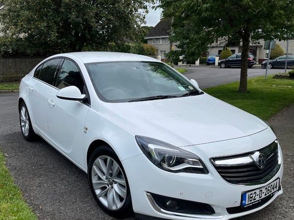Vauxhall Insignia Hatchback, Diesel, 2016, White