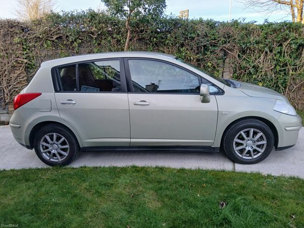 Nissan Tiida Hatchback, Petrol, 2008, Silver