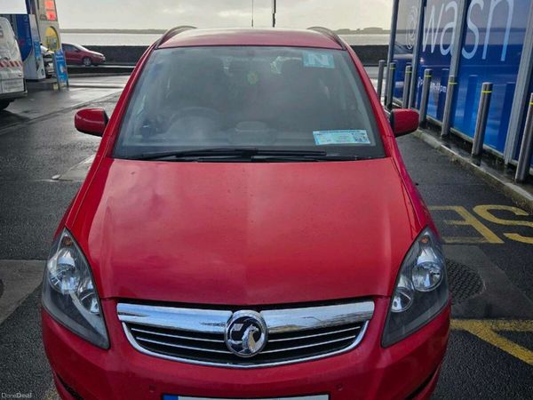 Vauxhall Zafira MPV, Diesel, 2013, Red