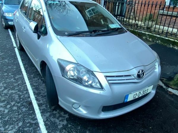 Toyota Auris Hatchback, Diesel, 2012, Silver