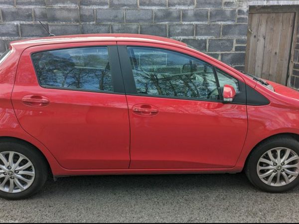 Toyota Yaris Hatchback, Petrol, 2017, Red