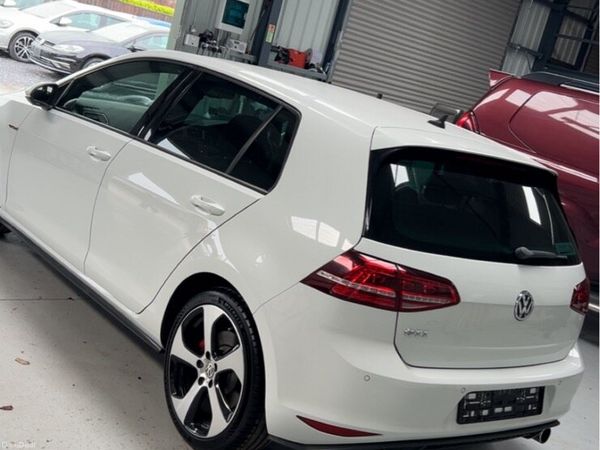 Volkswagen Golf Hatchback, Petrol, 2015, White