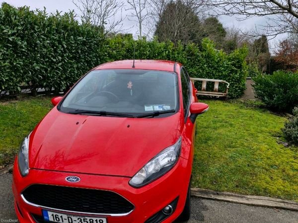 Ford Fiesta Hatchback, Petrol, 2016, Red