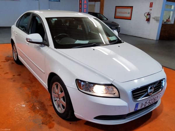 Volvo S40 Saloon, Diesel, 2011, White