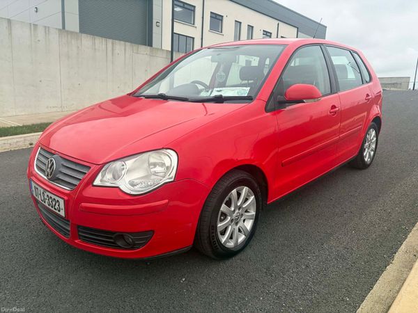 Volkswagen Polo Hatchback, Petrol, 2007, Red