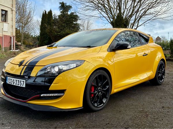 Renault Megane Hatchback, Petrol, 2013, Yellow