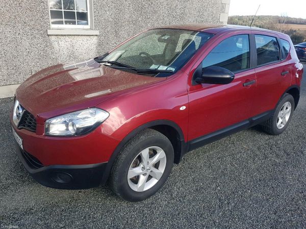 Nissan Qashqai Hatchback, Diesel, 2011, Red