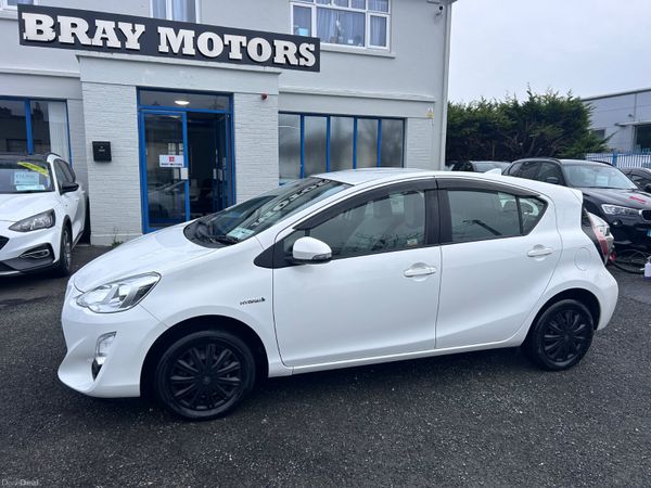 Toyota Aqua Hatchback, Petrol Hybrid, 2015, White