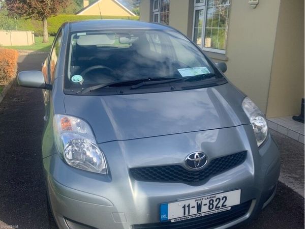 Toyota Yaris Hatchback, Petrol, 2011, Silver