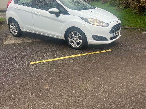 Ford Fiesta Hatchback, Diesel, 2015, White