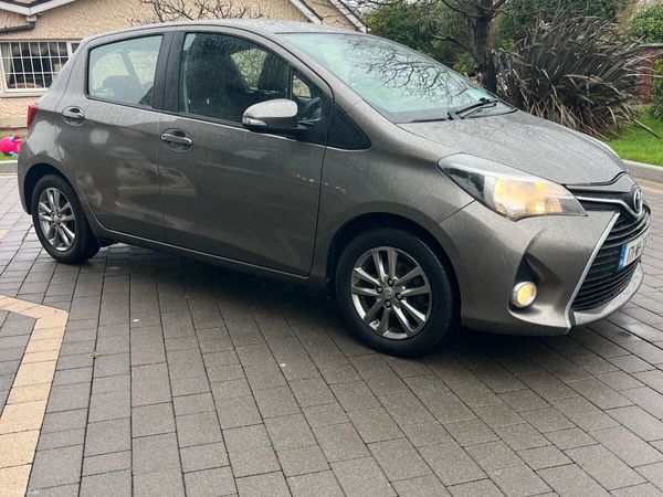 Toyota Yaris Hatchback, Petrol, 2017, Grey