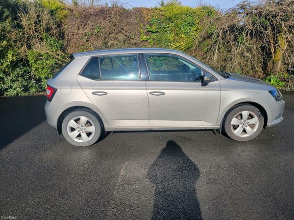 Skoda Fabia Hatchback, Petrol, 2017, Yellow