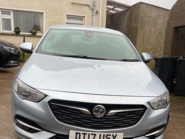 Vauxhall Insignia Hatchback, Diesel, 2017, Silver