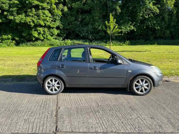 Ford Fiesta Hatchback, Petrol, 2005, Grey
