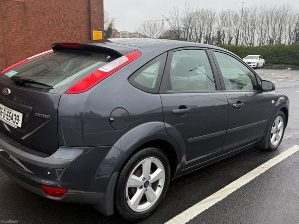 Ford Focus Hatchback, Petrol, 2006, Grey