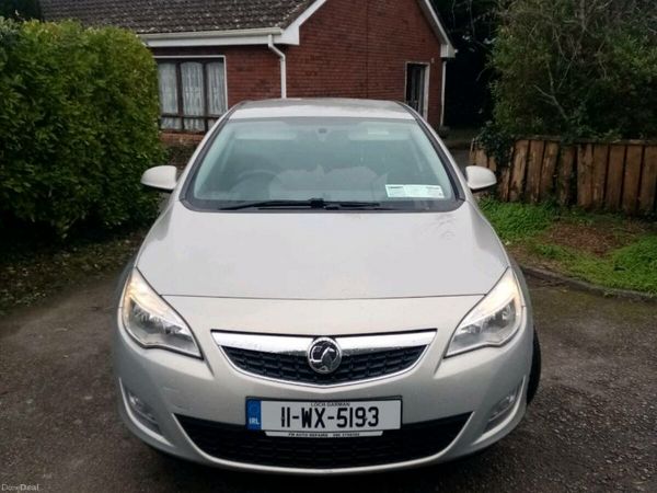 Vauxhall Astra Hatchback, Petrol, 2011, Silver