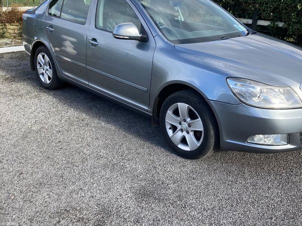 Skoda Octavia Saloon, Diesel, 2012, Grey