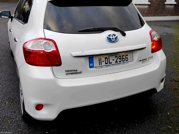 Toyota Auris Hatchback, Petrol Hybrid, 2011, White