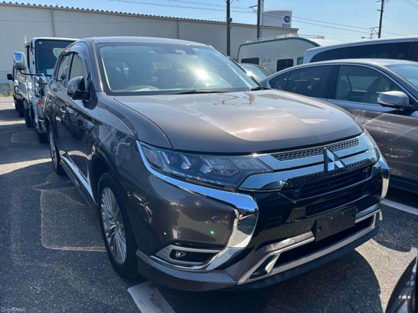 Mitsubishi Outlander SUV, Petrol Plug-in Hybrid, 2019, Brown