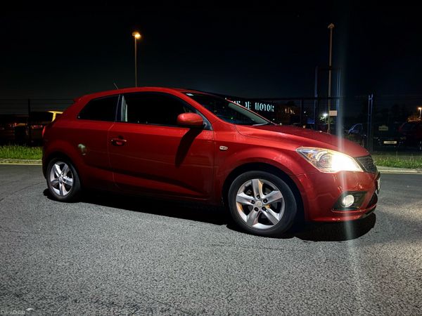 Kia Ceed MPV, Diesel, 2011, Red
