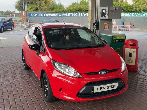 Ford Fiesta Hatchback, Petrol, 2011, Red