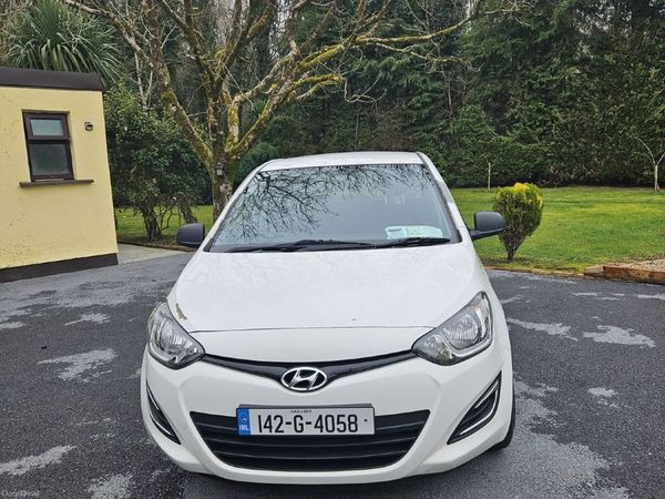 Hyundai i20 Hatchback, Petrol, 2014, White