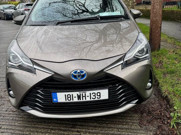Toyota Yaris MPV, Petrol Hybrid, 2018, Grey