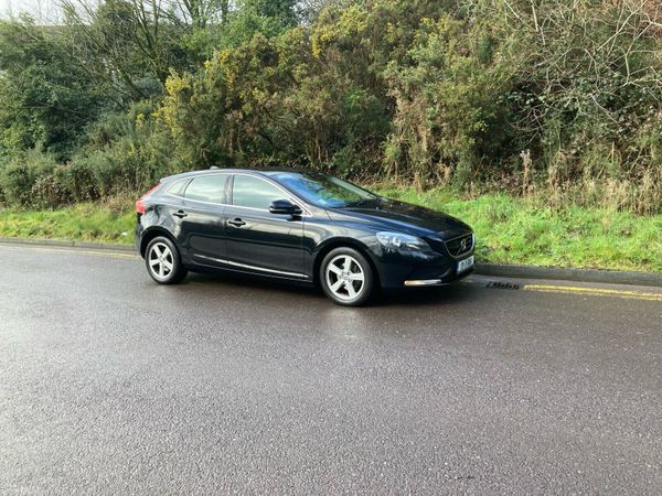 Volvo V40 Hatchback, Diesel, 2013, Black