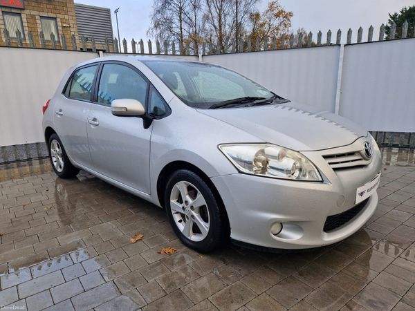 Toyota Auris Hatchback, Petrol, 2010, Silver