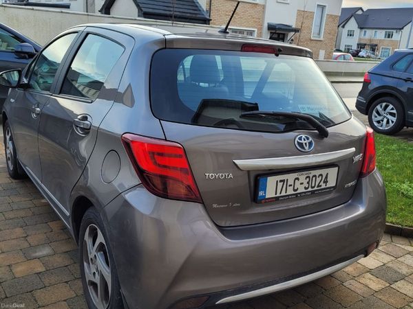 Toyota Yaris Hatchback, Petrol Hybrid, 2017, Grey