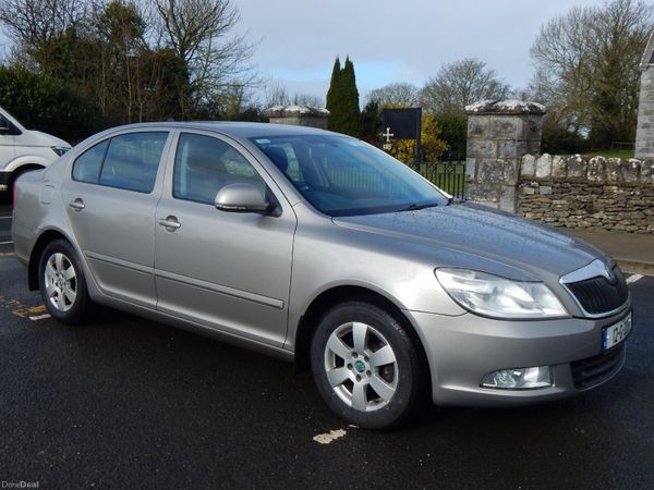 Skoda Octavia Saloon, Diesel, 2012, Beige