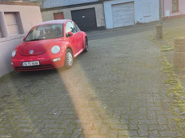 Volkswagen Beetle Hatchback, Petrol, 2005, Red
