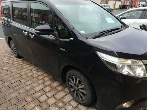 Toyota Noah MPV, Petrol Hybrid, 2015, Black