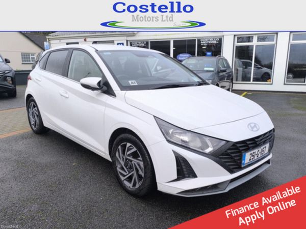 Hyundai i20 Hatchback, Petrol, 2025, White