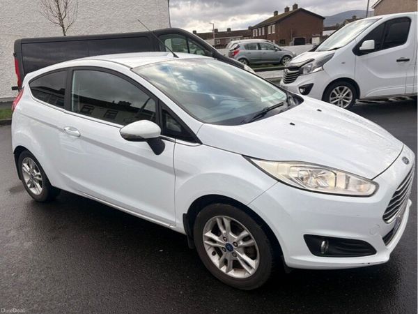 Ford Fiesta Hatchback, Petrol, 2014, White