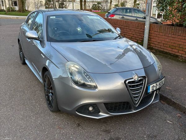 Alfa Romeo Giulietta Hatchback, Petrol, 2012, Grey
