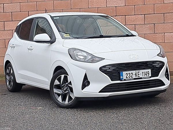 Hyundai i10 Hatchback, Petrol, 2023, White