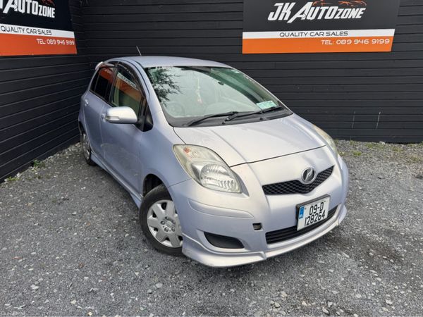 Toyota Yaris Hatchback, Petrol, 2009, Silver