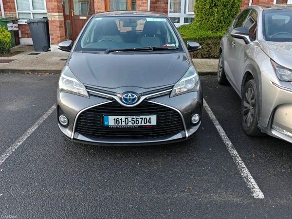 Toyota Yaris Hatchback, Petrol Hybrid, 2016, Grey