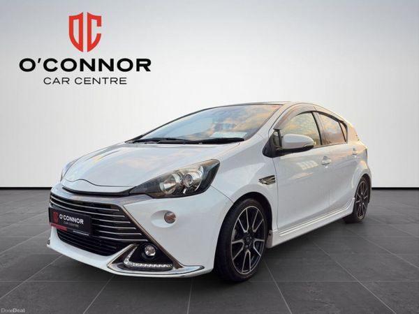 Toyota Aqua Hatchback, Petrol Hybrid, 2017, White