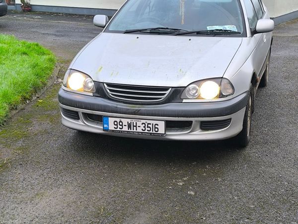 Toyota Avensis Saloon, Petrol, 1999, Silver
