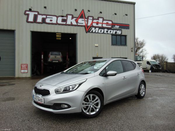 Kia Ceed Hatchback, Petrol, 2014, Silver