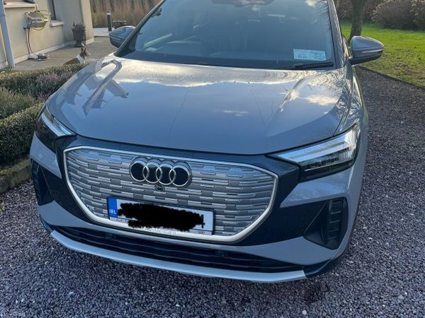 Audi e-tron Estate/Jeep, Electric, 2023, Grey