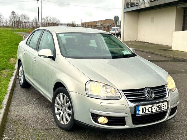 Volkswagen Jetta Saloon, Diesel, 2010, Silver