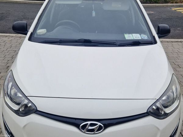 Hyundai i20 Hatchback, Petrol, 2013, White