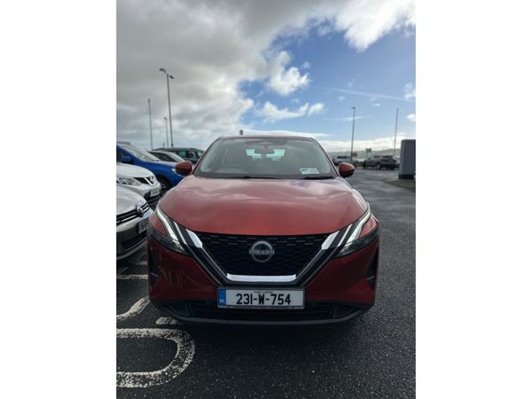 Nissan Qashqai MPV, Petrol, 2023, Red