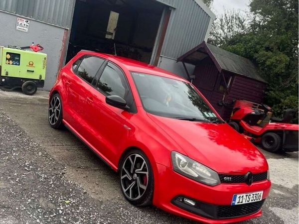 Volkswagen Polo Hatchback, Petrol, 2011, Red