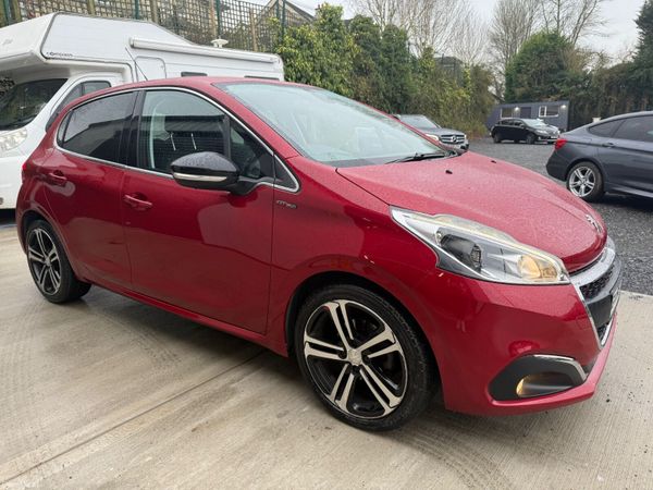 Peugeot 208 Hatchback, Diesel, 2017, Red