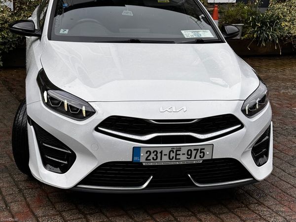 Kia Ceed Hatchback, Diesel Hybrid, 2023, White