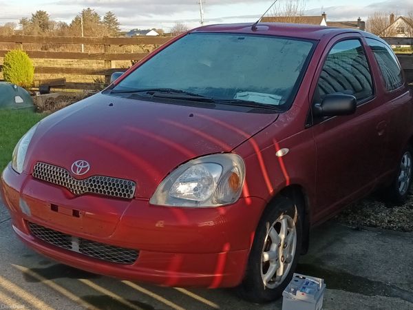 Toyota Yaris Hatchback, Petrol, 2002, Red